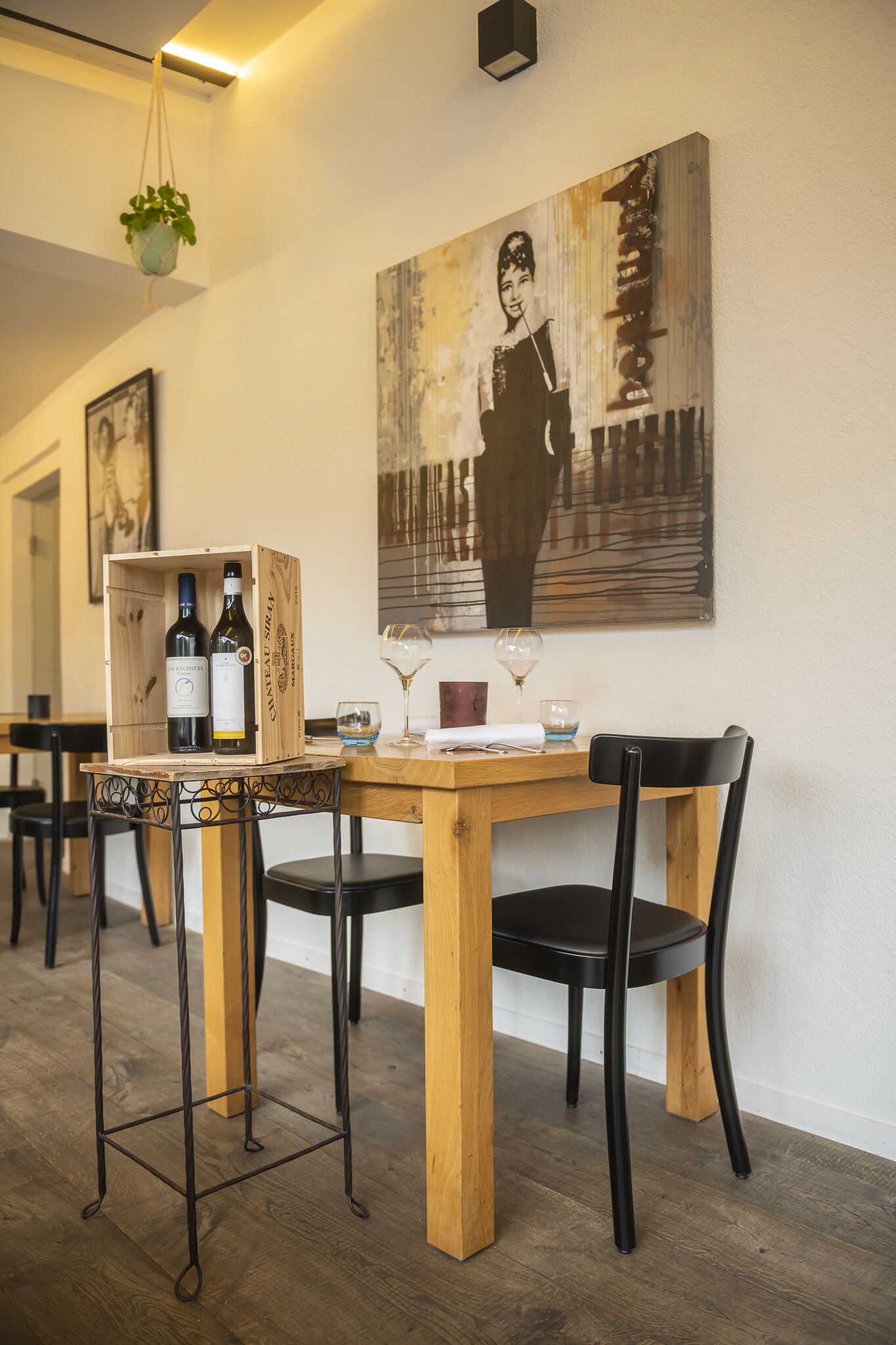 lunch, dinner served; regional cuisine, al fresco dining