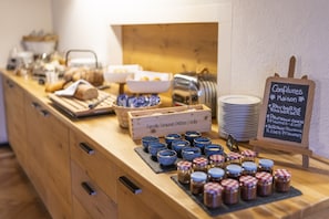 Free daily continental breakfast
