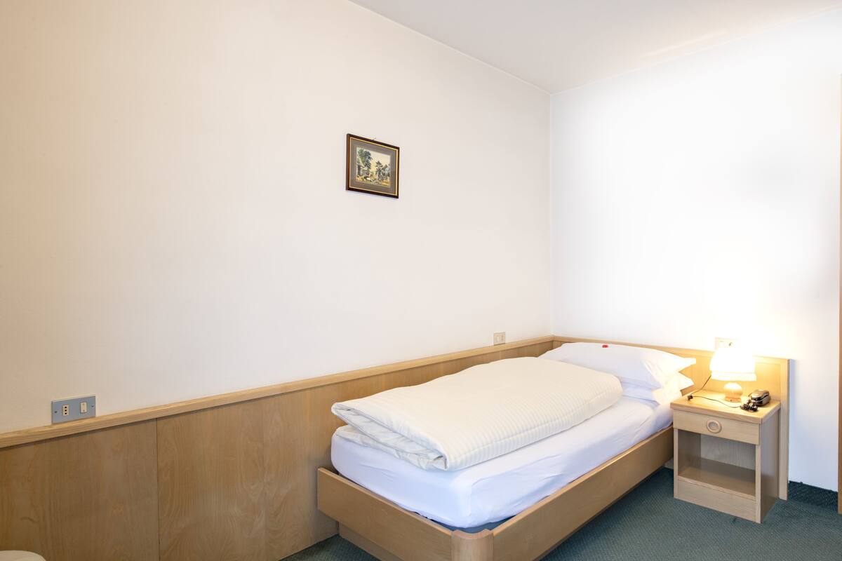 Habitación individual, balcón, vistas a la montaña | Caja fuerte, cunas gratuitas, wifi gratis y ropa de cama
