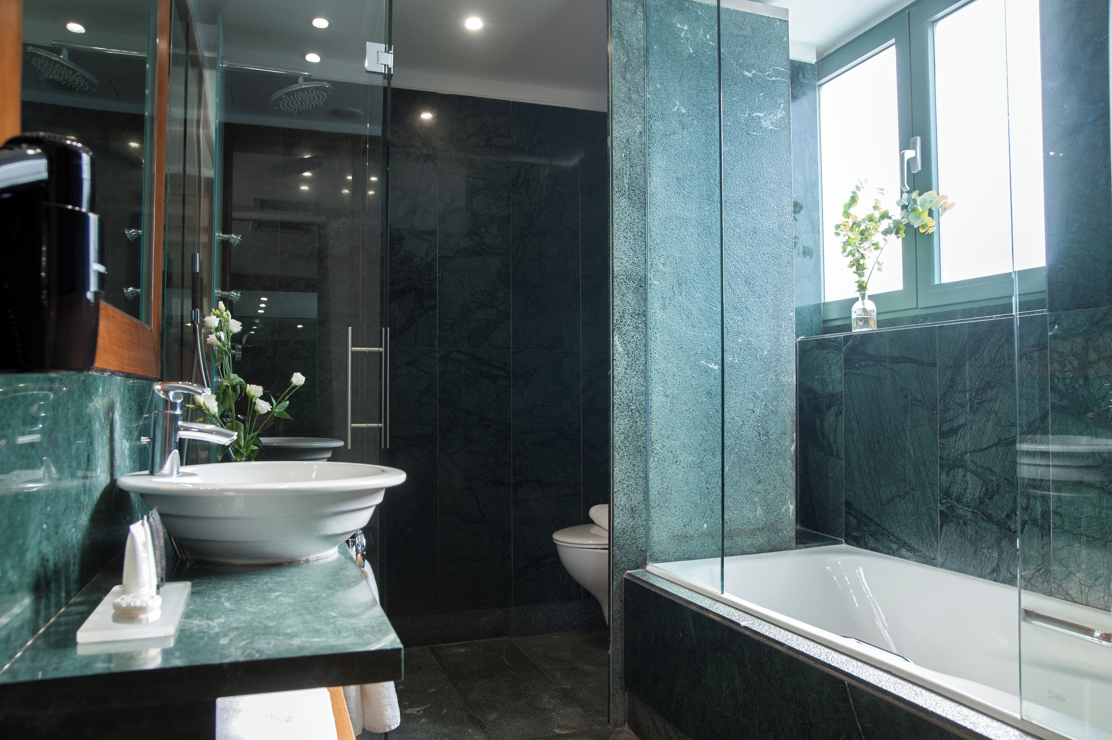 rainfall showerhead, free toiletries, hair dryer, slippers