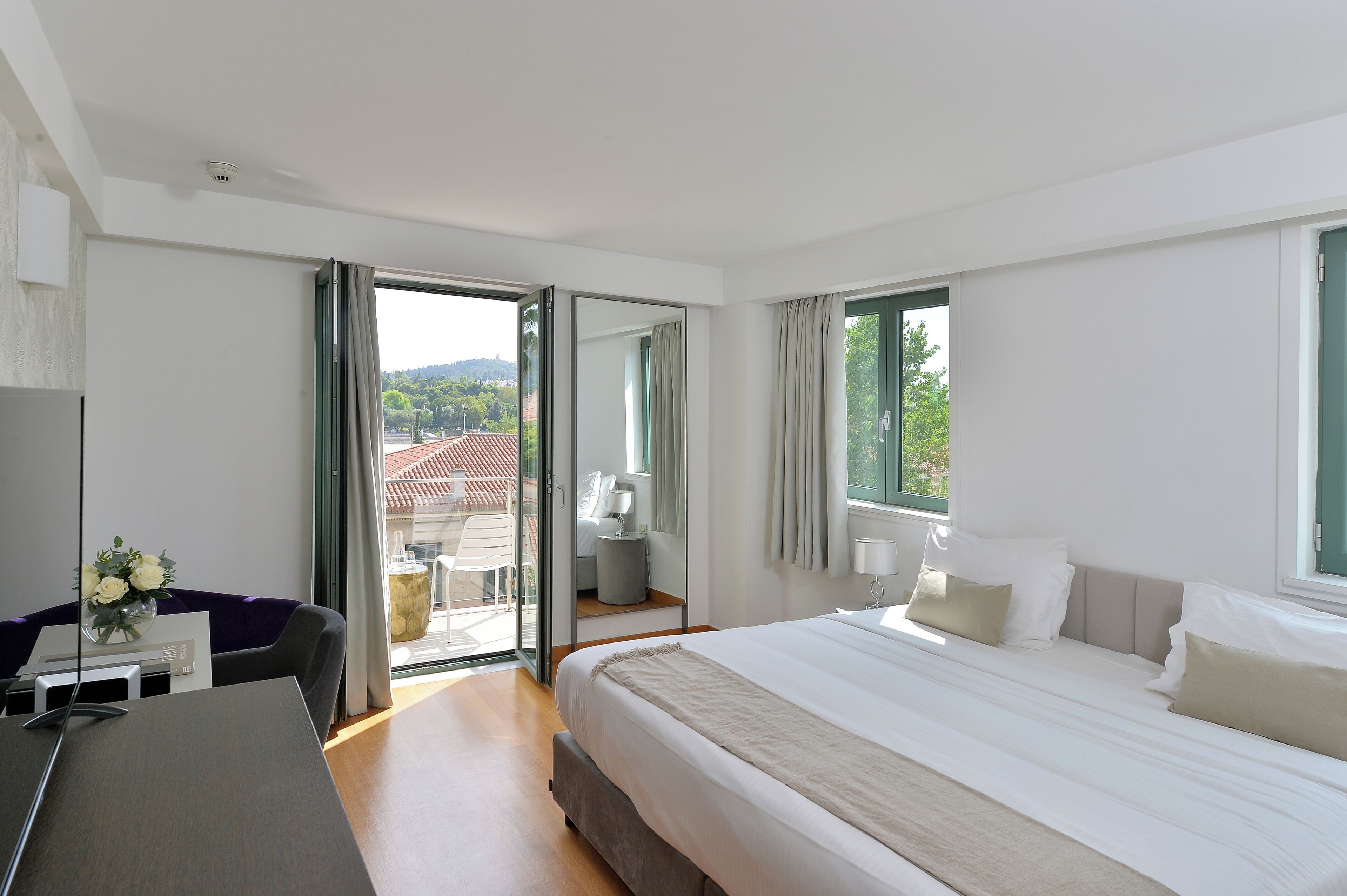 deluxe room, acropolis view | 1 bedroom, hypo-allergenic bedding, minibar, in-room safe