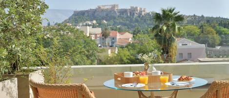 Habitación Deluxe (Acropolis View) | Patio hawaiano