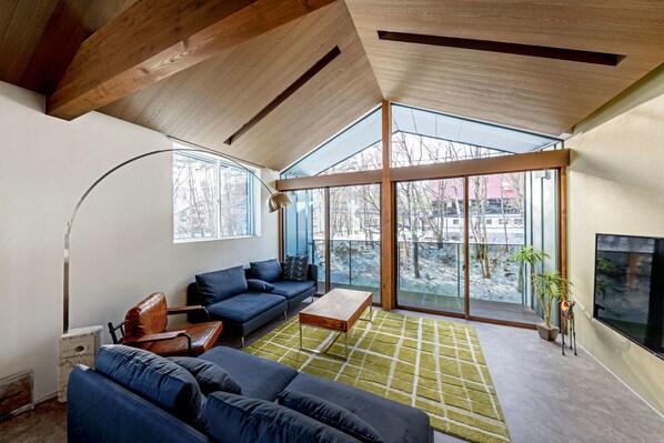 奢華小木屋, 3 間臥室 | 客廳 | 55 吋智能電視連有線電視頻道、電視、Netflix