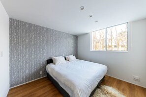 Luxury Chalet, 3 Bedrooms | 3 bedrooms, premium bedding, pillowtop beds, blackout drapes - Grey Wolf Chalet (Hakuba)