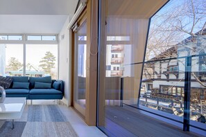 Deluxe Chalet (A) | Balcony - White Fox Chalet (Hakuba)