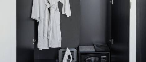 Iron/ironing board