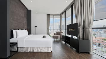 4 bedrooms, premium bedding, minibar, in-room safe