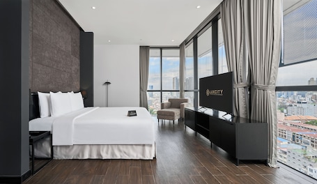 Ropa de cama de alta calidad y minibar . Luxcity Hotel & Apartment