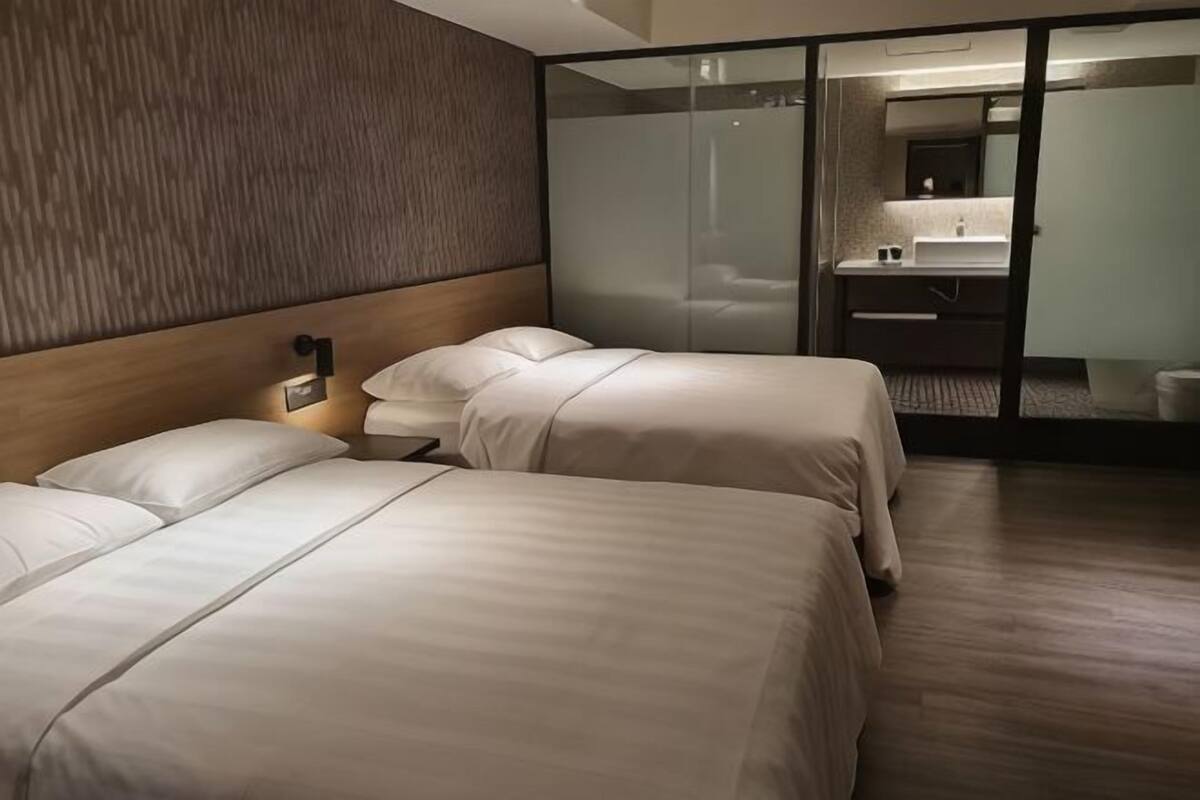 Literie de qualité supérieure, coffres-forts dans les chambres, bureau