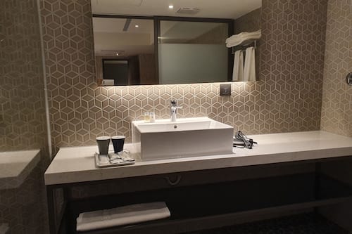 Deluxe Quadruple Room - No Window | Bathroom | Slippers, towels