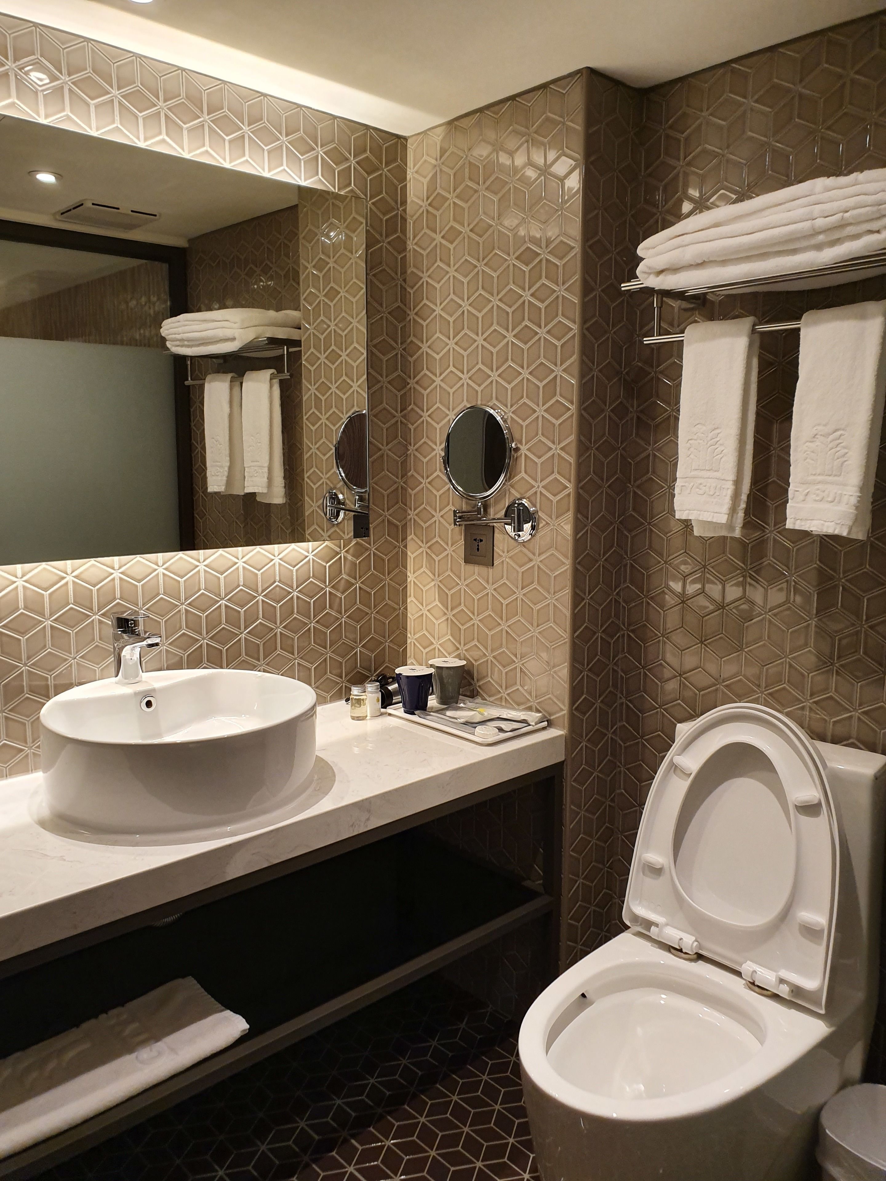 superior twin room - no window | bathroom sink