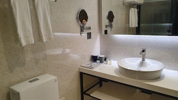 Superior Twin kamer, geen ramen | Luxe beddengoed, een kluis op de kamer, individueel gemeubileerd