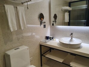 Superior Twin Room - No Window | Premium bedding, in-room safe, individually furnished, desk