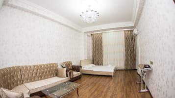 Apartamento conforto | Escrivaninha, ferros/tábuas de passar roupa, Wi-Fi de cortesia