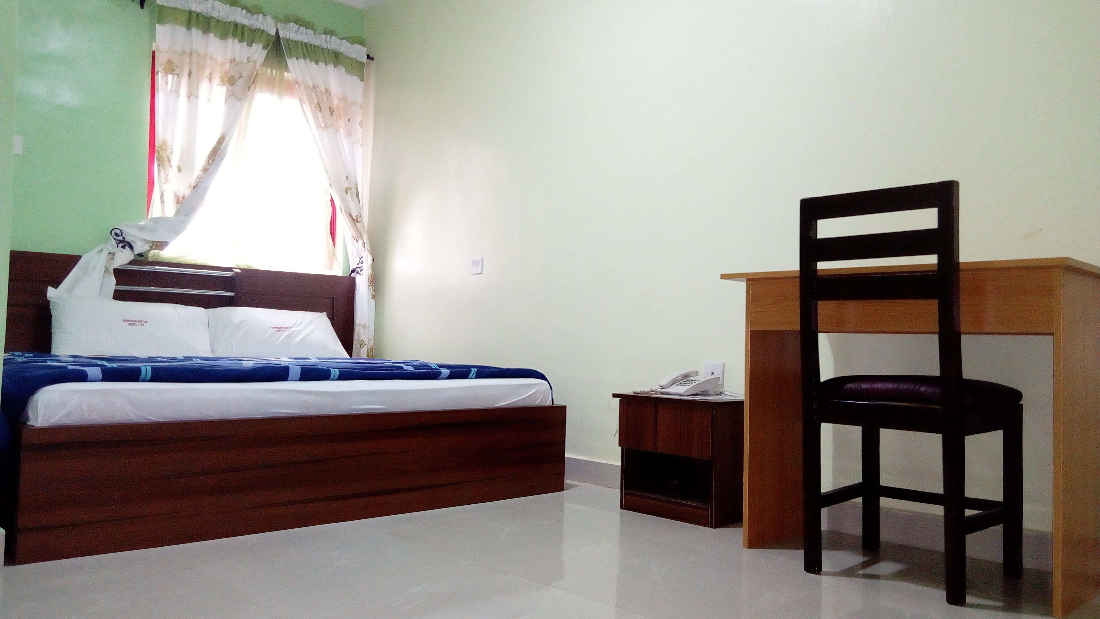 Ropa de cama de alta calidad, wifi gratis y ropa de cama 