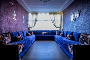 Leilighet – superior | Oppholdsområde | Smart-TV