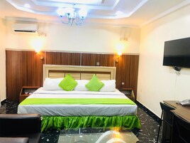 Minibar, desk, free WiFi, bed sheets