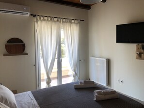 2 bedrooms, in-room safe, desk, soundproofing