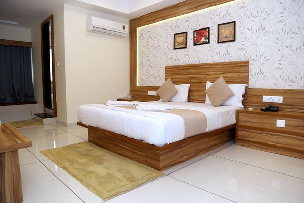 Doppia Deluxe | 1 camera, una cassaforte in camera, una scrivania