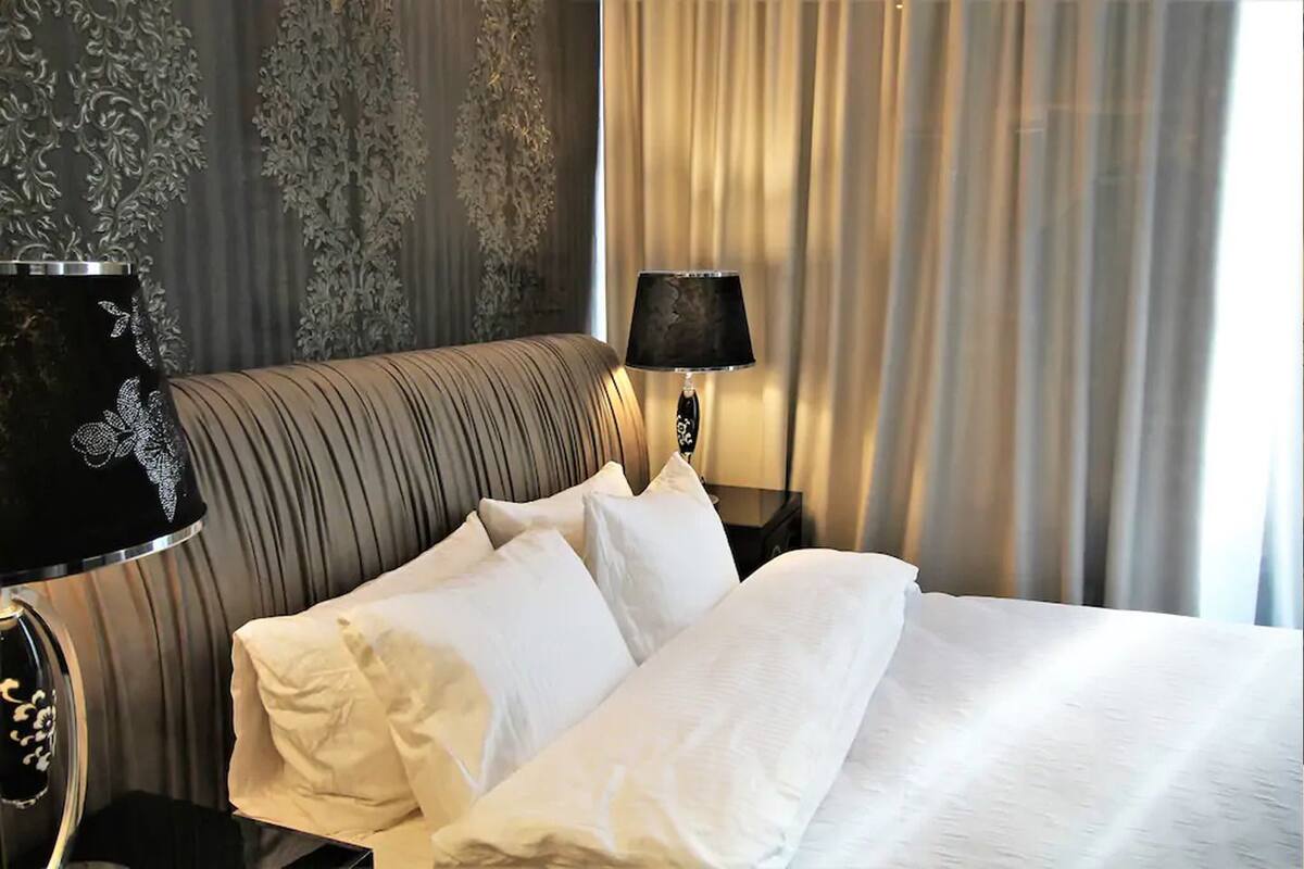 Business Apartment | Premium bedding, iron/ironing board, free cribs/infant beds, free WiFi