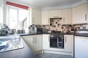 Apartment (incl. cleaning fee) | Private kitchen | Electric kettle - Handbridge House (Chester)