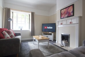 Apartment (incl. cleaning fee) | Living area | Smart TV - Handbridge House (Chester)