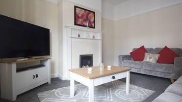 Apartment (incl. cleaning fee) | Living room | Smart TV