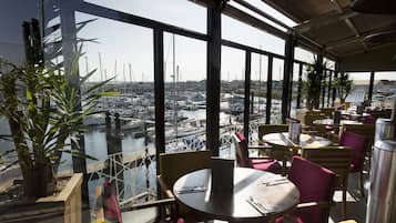 Breakfast, lunch, dinner served; ocean views