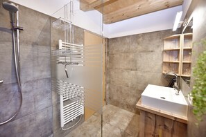 Appartement, 2 chambres | Salle de bain | Serviettes fournies