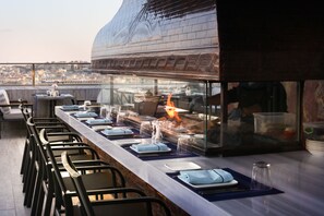 Se sirven desayunos, almuerzos, cenas y cocina turca 