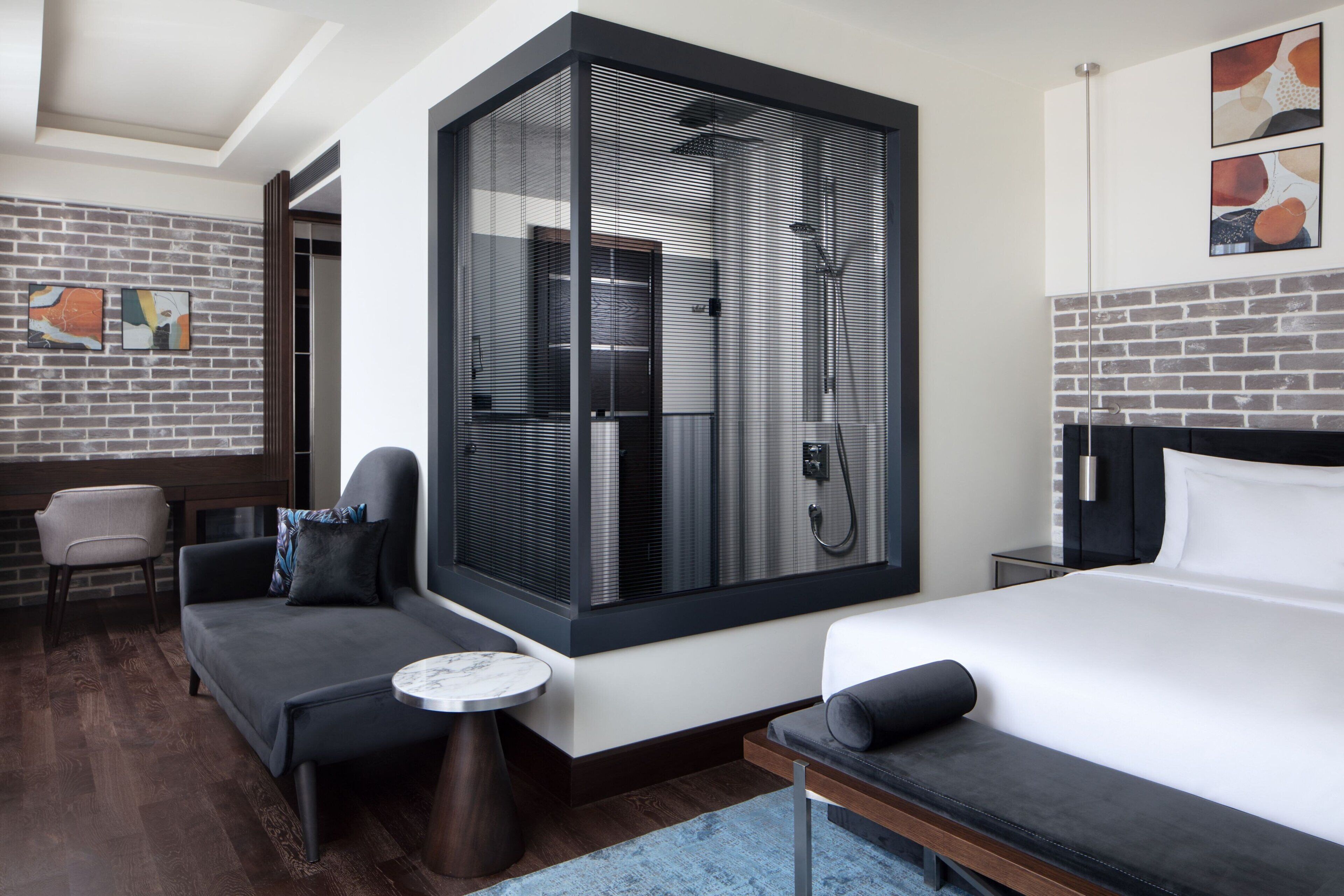 Premium Room, 1 King Bed | 1 bedroom, premium bedding, pillow-top beds, minibar