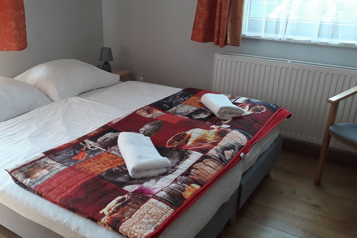 Free WiFi, bed sheets