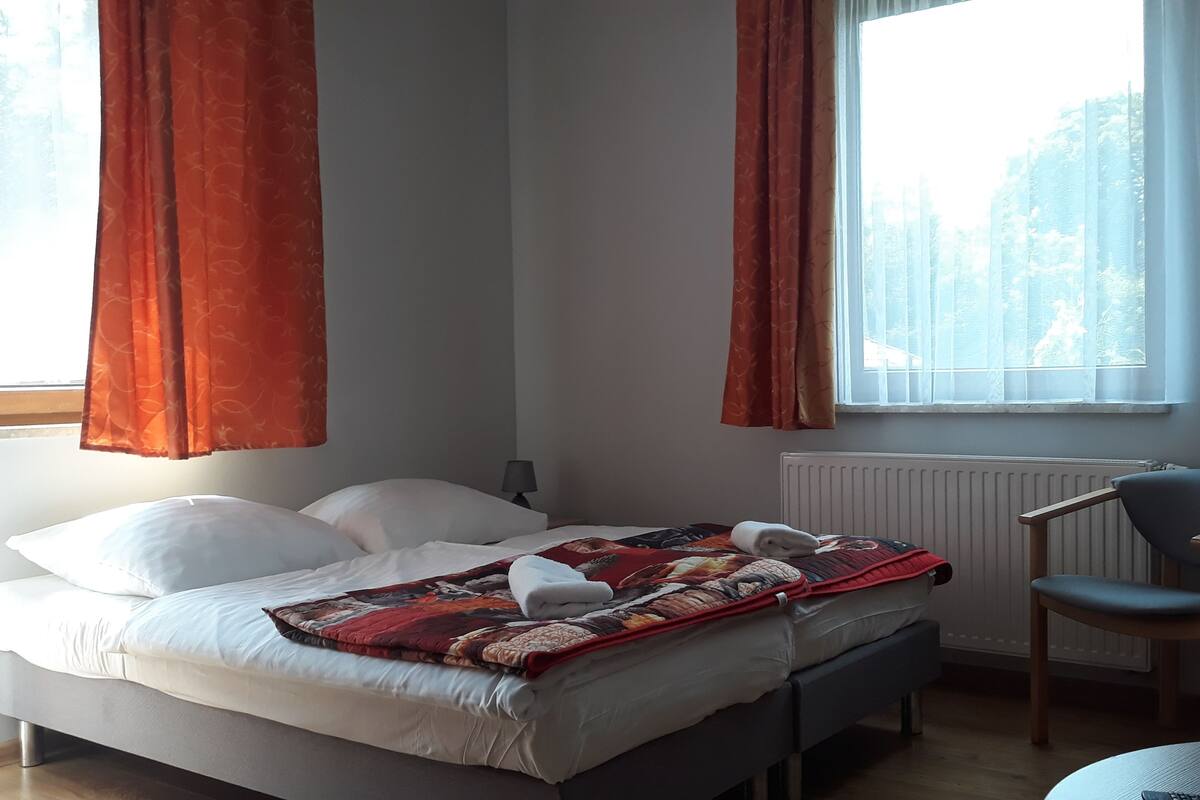 Free WiFi, bed sheets