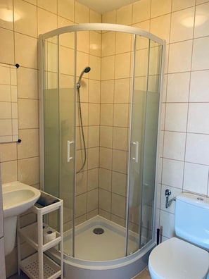Shower, towels