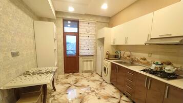 Apartamento conforto | Cortinas blackout, ferros/tábuas de passar roupa