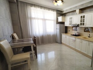 Apartment | Private kitchen - Bakuvi Tourist Apartment B056 (Baku)