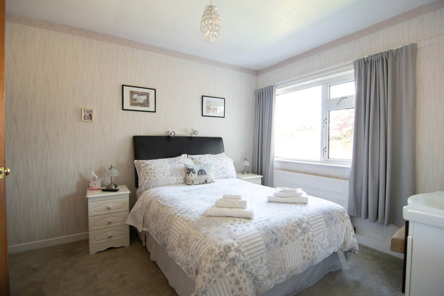 Large Double Room | Iron/ironing board, free WiFi, bed sheets