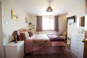 Standard Double Room | Iron/ironing board, free WiFi, bed sheets