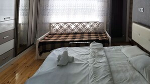 Căn hộ | Bàn ủi/dụng cụ ủi quần áo, giường gấp/giường phụ (phụ phí) 