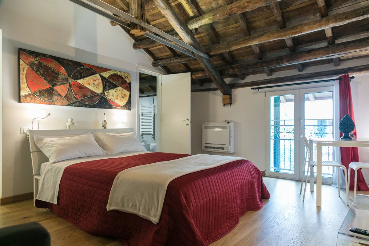Deluxe Double Room (MANSARDINA) | Hypo-allergenic bedding available, down comforters, minibar (free items)