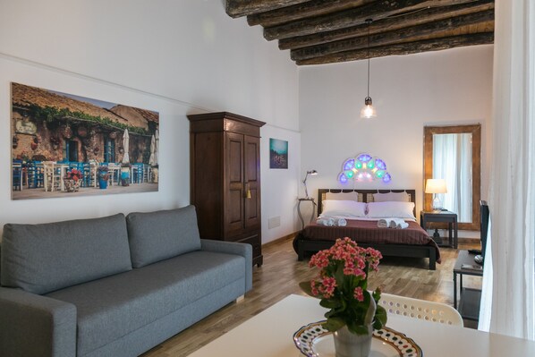 غرفة سوبريور رباعية (DEPENDANCE) | ملاءات للفراش لا تسبب الحساسية وألحفة محشوة بالريش