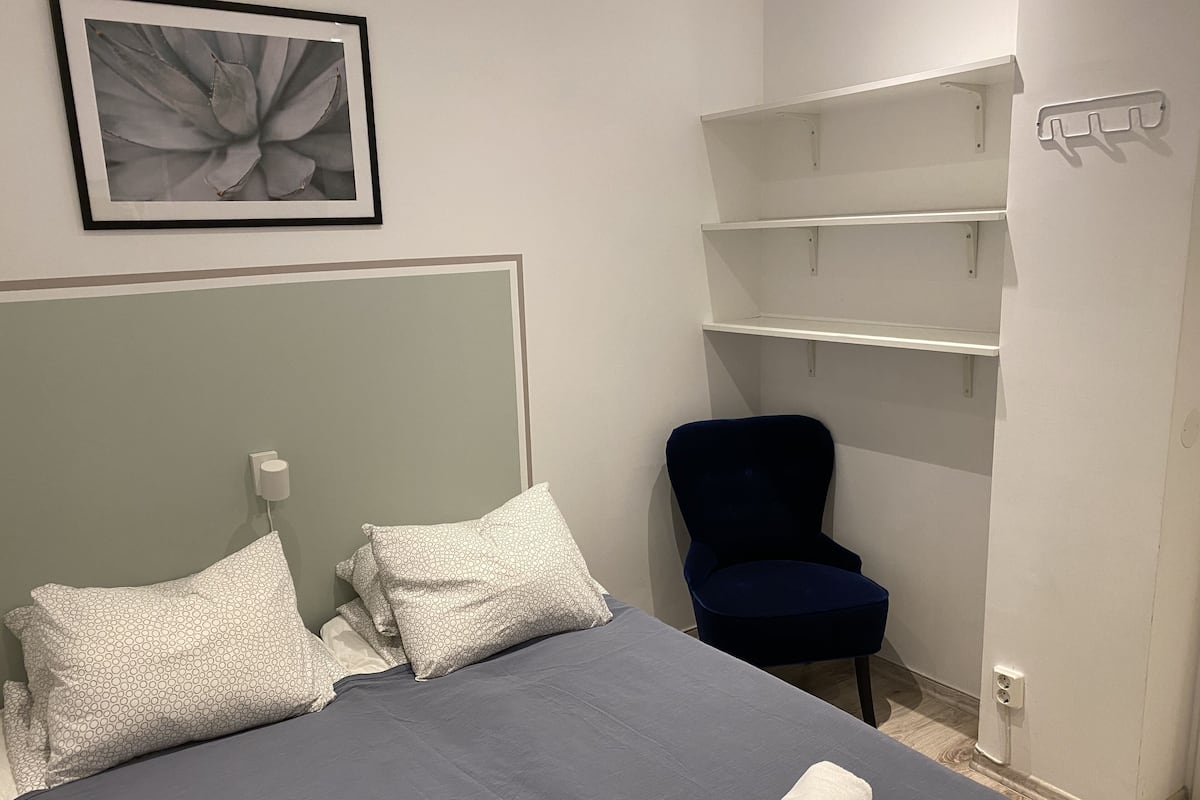 Basic Room 2 (Shared bathroom) | Ütü/ütü masası, ücretsiz kablosuz İnternet, çarşaf takımı