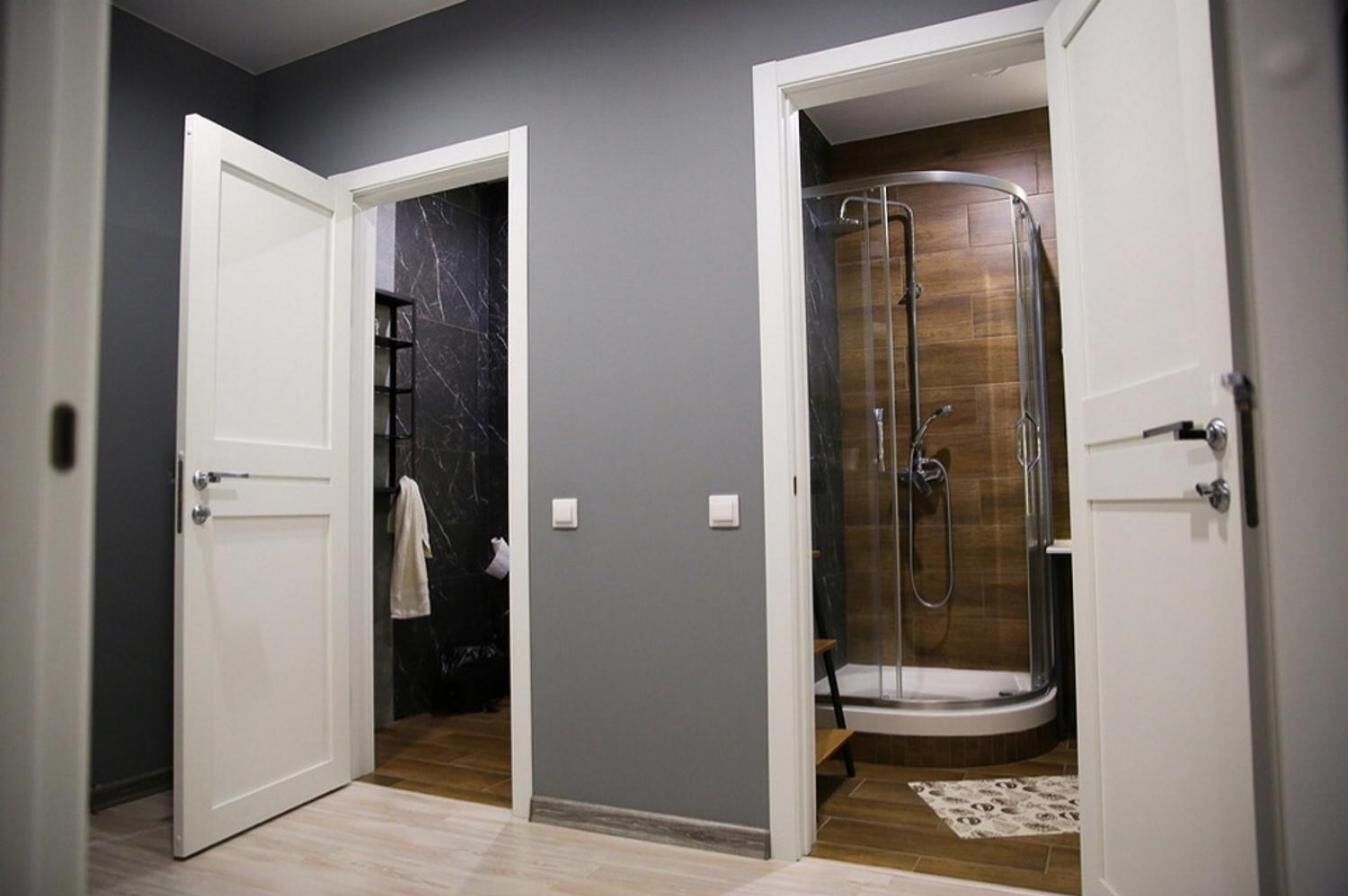 Shower, rainfall showerhead, towels