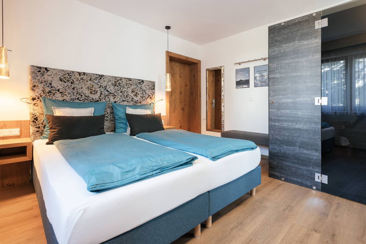 Business Studio, 1 Bedroom (Apartment) | Hypo-allergenic bedding available, in-room safe, desk, laptop workspace