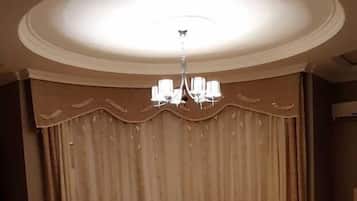 Apartamento conforto | Cortinas blackout, ferros/tábuas de passar roupa