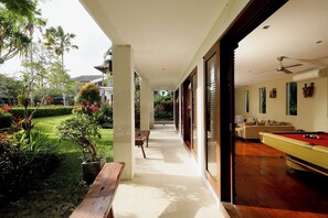 6 Bedroom Pool Villa | Living area | 40-inch LCD TV with cable channels, TV - Villa Uma Nina by Nakula (Nusa Dua)