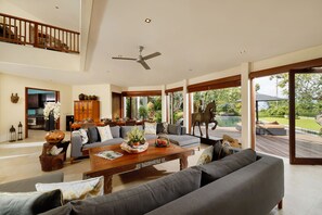 6 Bedroom Pool Villa | Private kitchen | Fridge, microwave, oven, dishwasher - Villa Uma Nina by Nakula (Nusa Dua)
