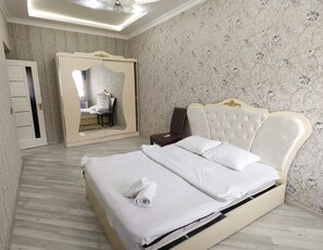 Desk, iron/ironing board, free WiFi, bed sheets - Bakuvi Tourist Apartment B004 (Baku)