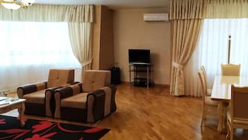 Apartamento conforto | Cortinas blackout, ferros/tábuas de passar roupa