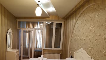 Apartamento conforto | Cortinas blackout, ferros/tábuas de passar roupa